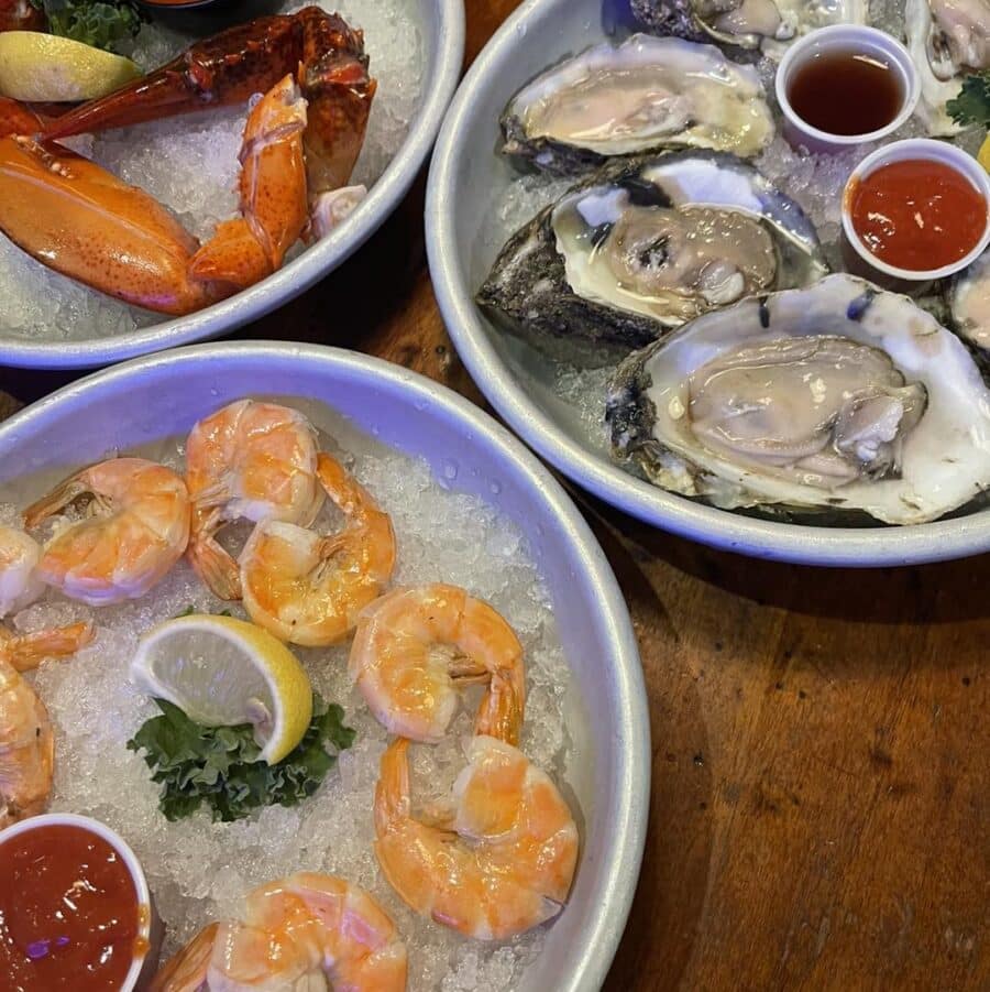 Lobsters and oysters and shrimp, oh my!
#roadsideattrac…
