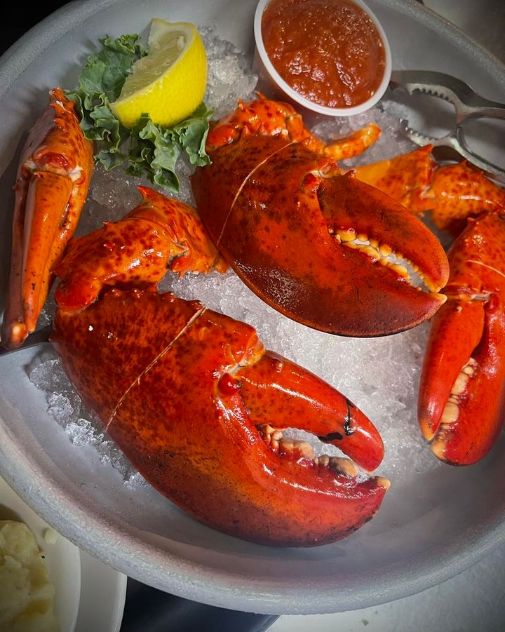 🦞🏆Chilled Maine lobster claws.
Pre-scored for effortless…