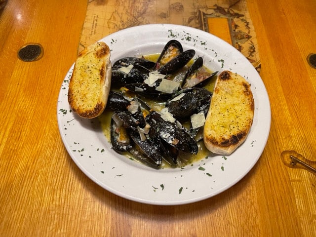 🍽️THE BEST DARN MUSSELS are at Cooper’s Seafood House 🍽️
…