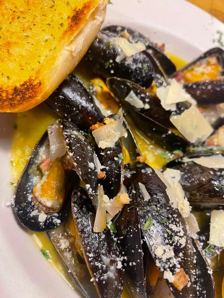THE BEST DARN MUSSELS ARE AT Cooper’s Seafood House  
🤤🐟 …