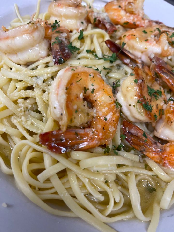 COOPER’S SHRIMP SCAMPI
Indulge in our twist on the timel…