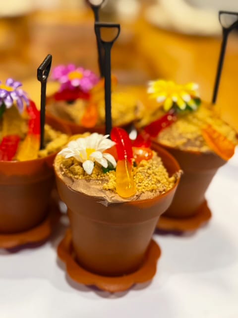 Worms & Dirt – A Sweet & Silly Treat!

Dig into a desser…