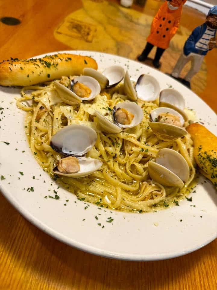 DAVE’S LINGUINI WITH CLAM SAUCE — back and better than e…